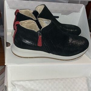 Revere Dublin black lizard embossed leather ankle boots size 11 NIB